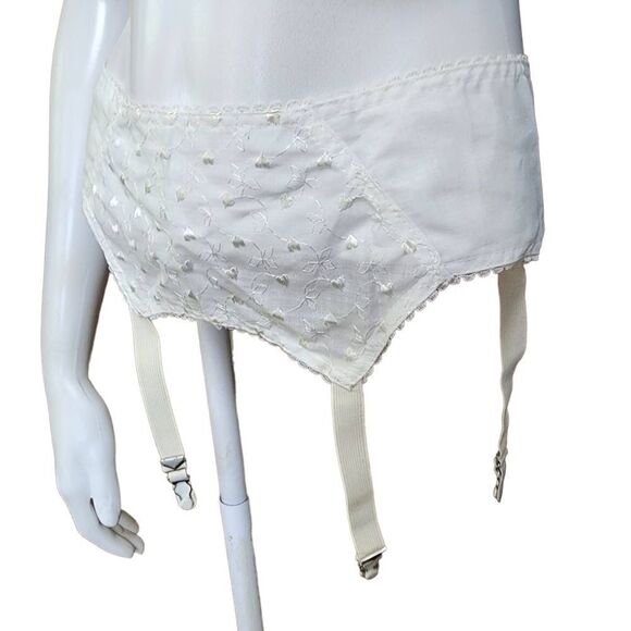 Vintage Marcus & Wiesen Cream Floral Embroidered Garter Belt (Waist 26) - Picture 1 of 4